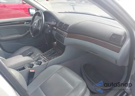 2003 BMW 325Xit z USA, uszkodzony, nr VIN WBAEP33423PF02649